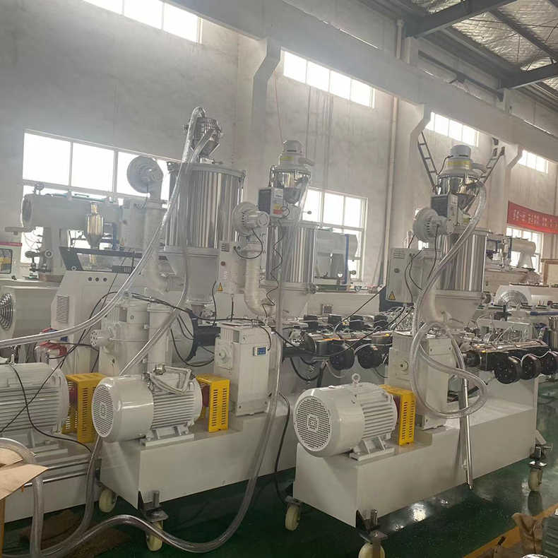 HDPE三層(céng)共擠塑料管材生産設備(bèi) 張家港高速複合管材擠出機機器