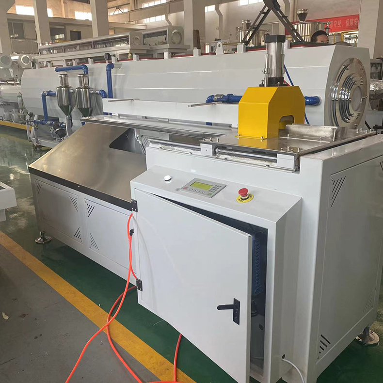 張家港PC燈管擠出機 雙色LED燈管生産(chǎn)線 單螺杆擠出機燈管生産(chǎn)設備(bèi)